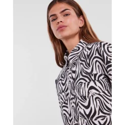 PIECES denim skjorte PCNURSEL - Bright White Black Zebra Online